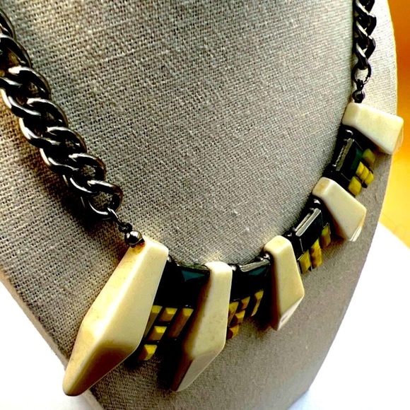 Vintage Geometric Statement Necklace.  N5 - Picture 7 of 10